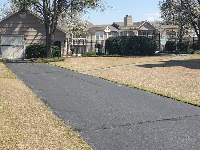 Building Photo - 672 Bartons Landing Pl