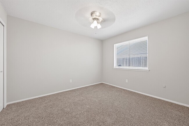 Building Photo - 927 Comstock Springs Dr