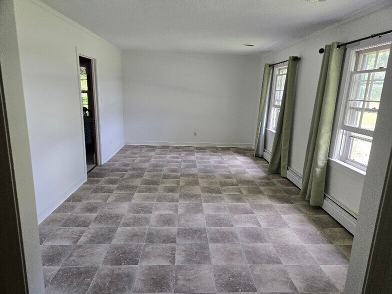 Building Photo - 13935 Cool Springs Rd