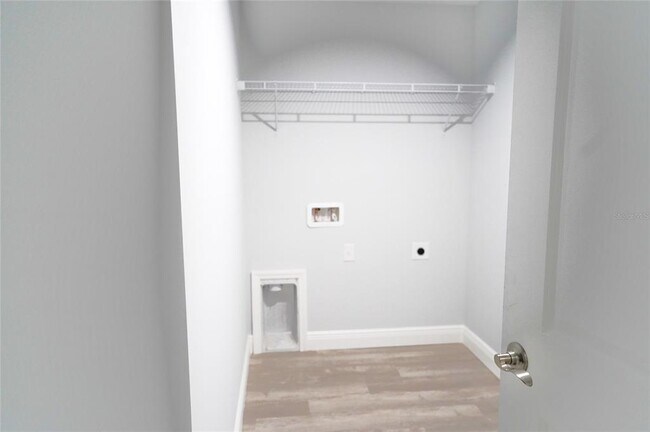 Building Photo - 10062 Amicola St