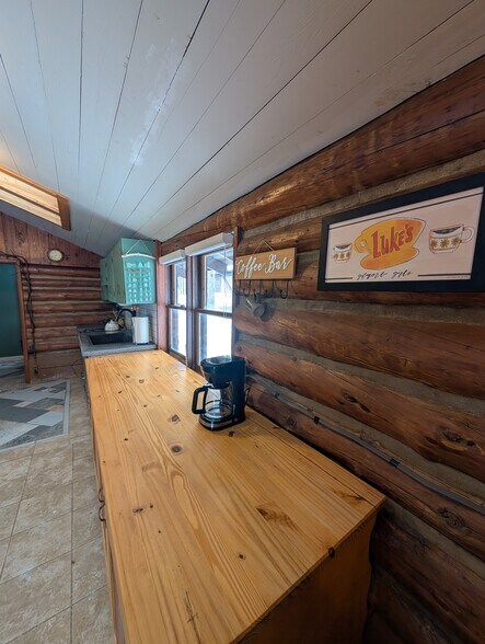 Building Photo - 8970 E Gull Lake Dr