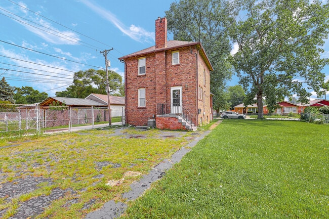 Building Photo - 16310 Carse Ave