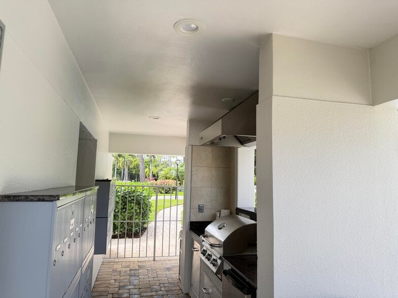 Building Photo - 4249 Quail Ridge Dr N