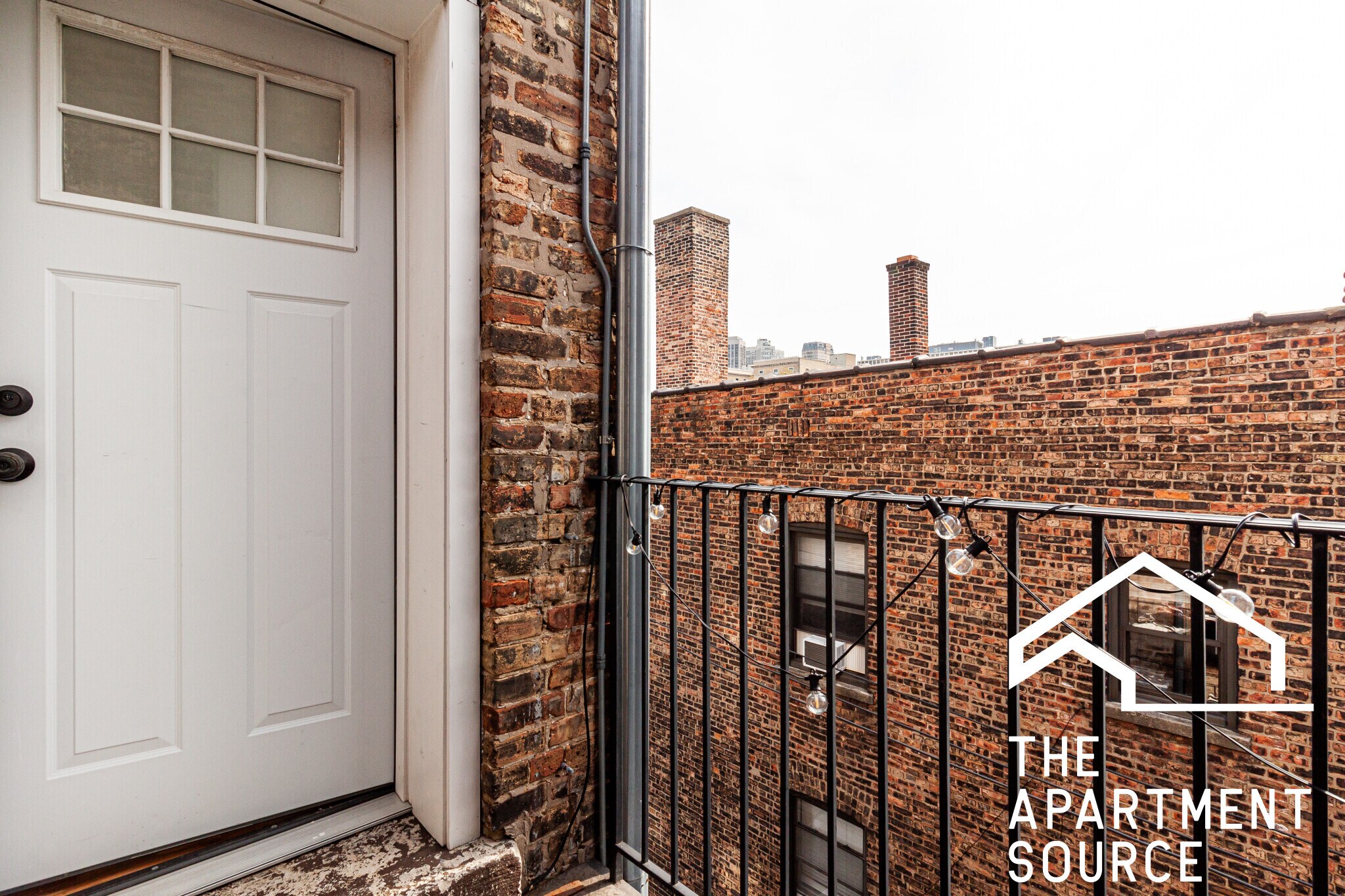 Building Photo - 634 W Oakdale Ave