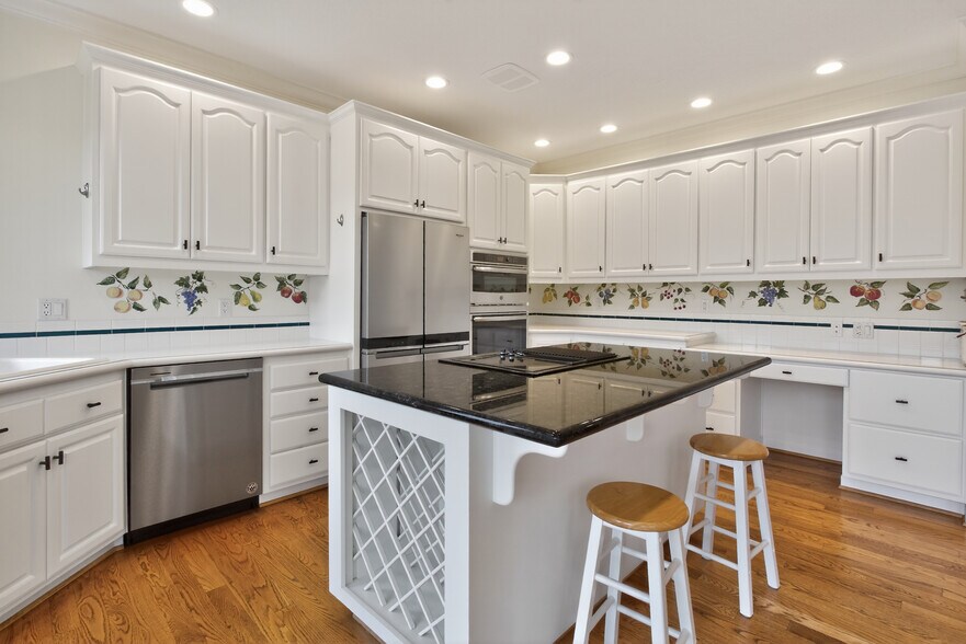 Building Photo - 1645 SE Oak Shore Ln