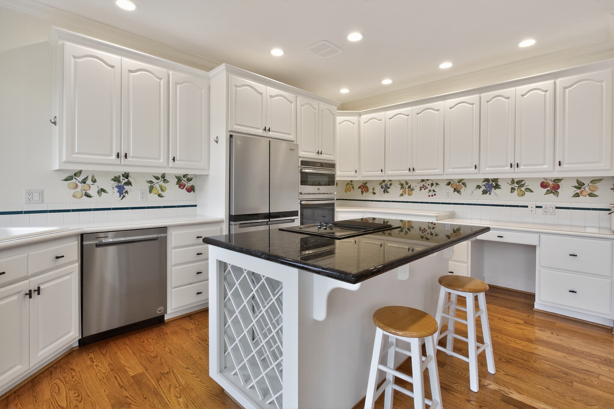 Kitchen - 1645 SE Oak Shore Ln