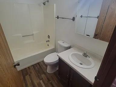 Building Photo - 620 King St