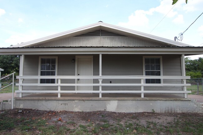 Primary Photo - Remodeled 2 bedroom 1 bath rental in West ...