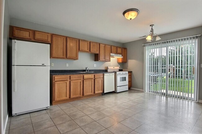Building Photo - 3 bedroom / 2.5 bathroom Duplex for Rent in Valparaiso