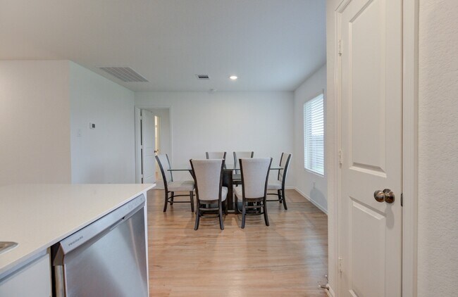 Building Photo - 3110 Spanish Oak Ln