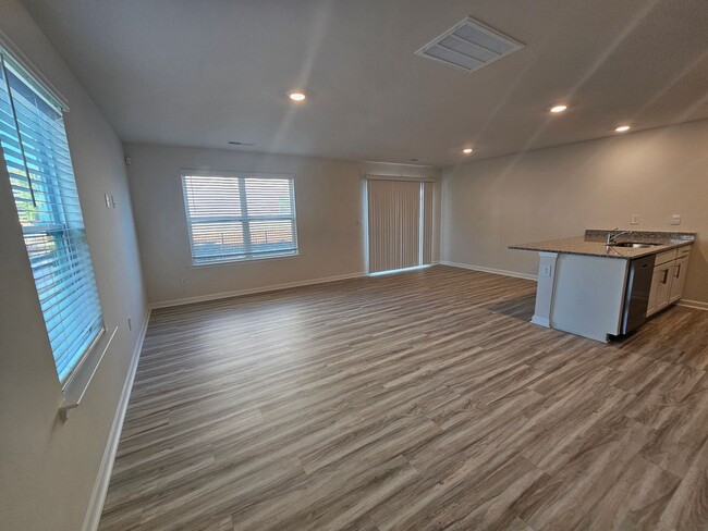 Building Photo - Brand New Townhome in Great North Charlott...