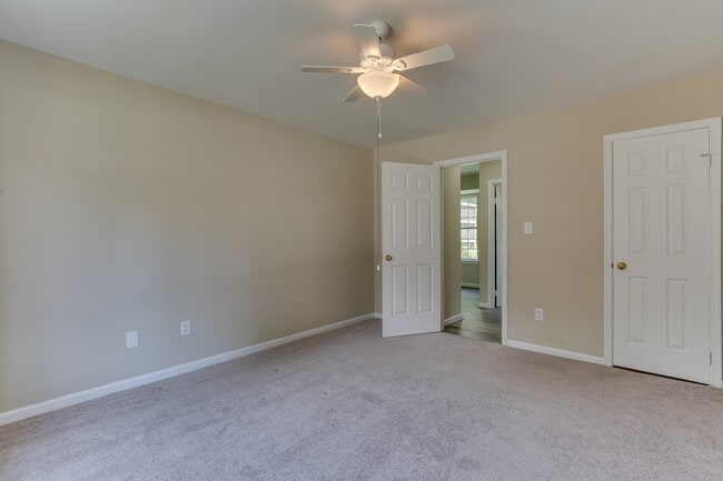 Building Photo - 732 Galahad Dr