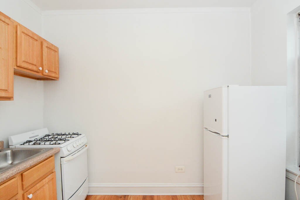 Building Photo - 4856 N Damen Ave