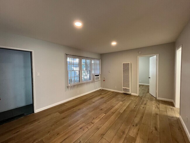 Interior Photo - 7056 Lanewood Ave