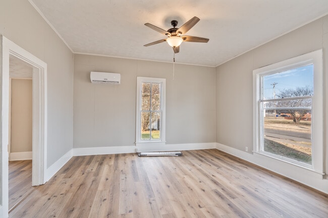 Building Photo - 319 Montague St