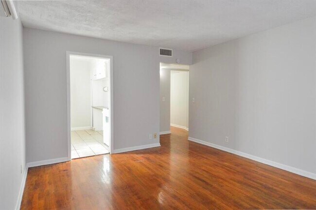 Building Photo - 801 N 48th St