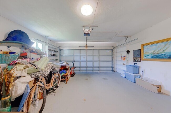 Building Photo - 196 E Overbrook Dr