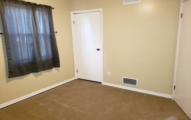Building Photo - 2803 Normandy Rd