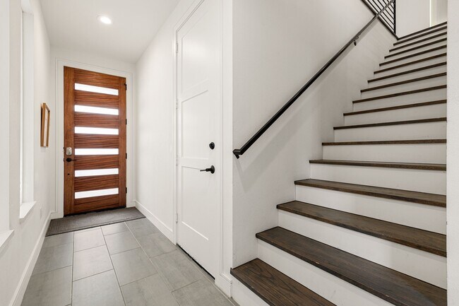 Building Photo - 5830 Winsome Ln