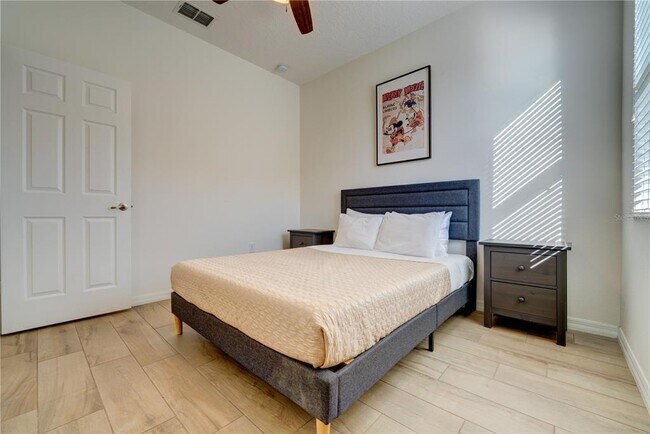 Building Photo - 2137 Crofton Ave