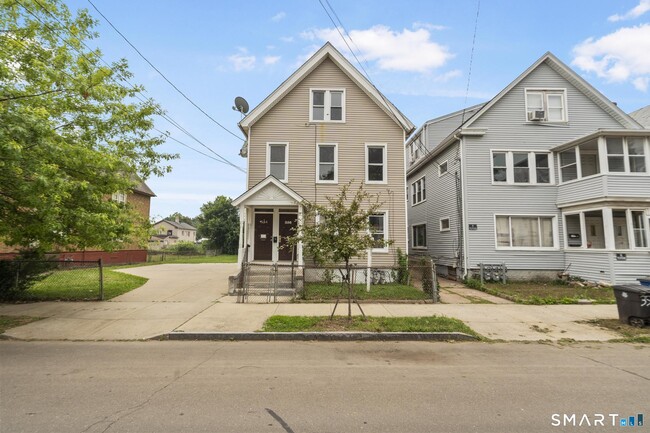 Building Photo - 354 Poplar St
