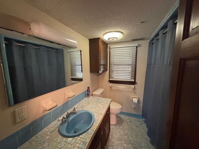 Building Photo - 720 Riverland Dr