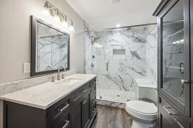 Building Photo - 711 S Tesch St