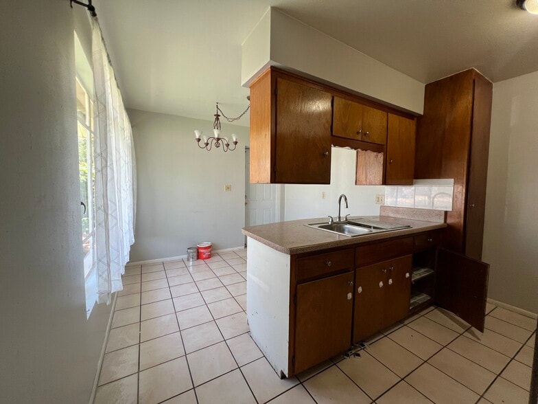 Building Photo - 2015 W Berridge Ln