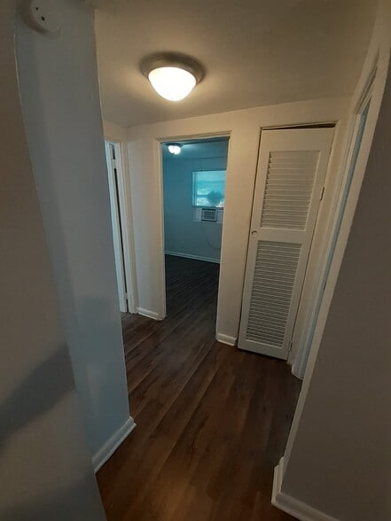 Building Photo - 610 W 18th St