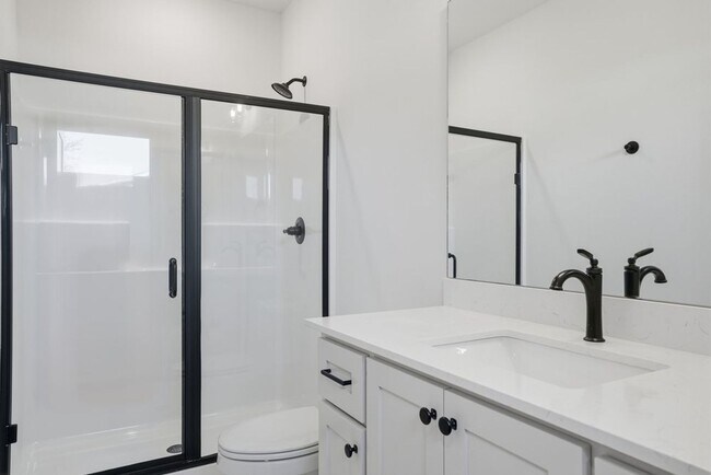 Building Photo - 3 Bed | 2 Bath Luxury Duplex