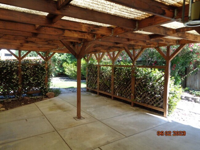 Building Photo - 6122 Vanden Rd
