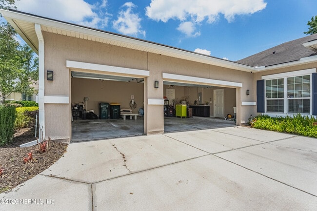 Building Photo - 12647 Julington Oaks Dr