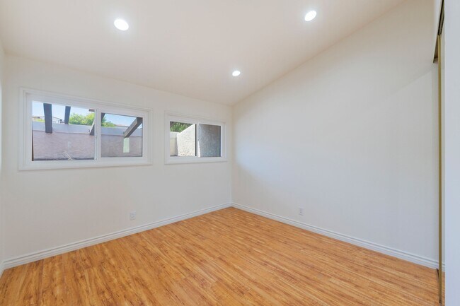 Building Photo - 37 Cottonwood Cir