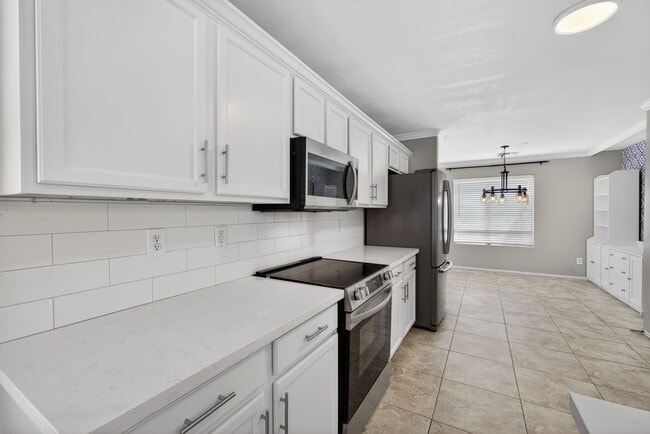 Building Photo - Updated House in Chandler Community