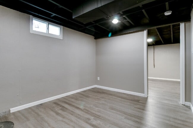 Building Photo - "Charming 4-Bed, 2-Bath Florissant Home wi...