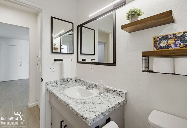 Building Photo - Beautiful 2Bdm 1Ba Home in Prime Imperial Beach Location!