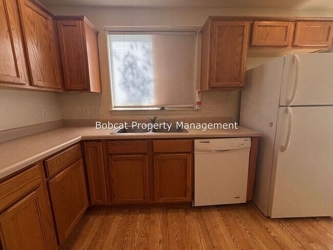 Building Photo - 217 Meadowood Ct