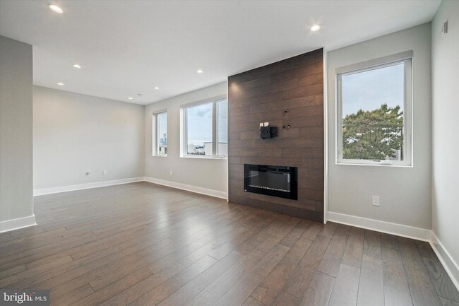 Building Photo - 1405 Frankford Ave