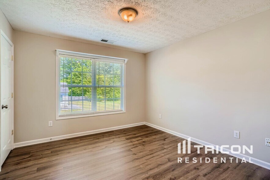 Building Photo - 1230 Webb Farm Ln