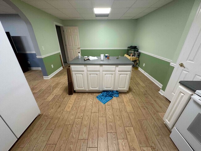 Building Photo - 691 Bear Creek Rd