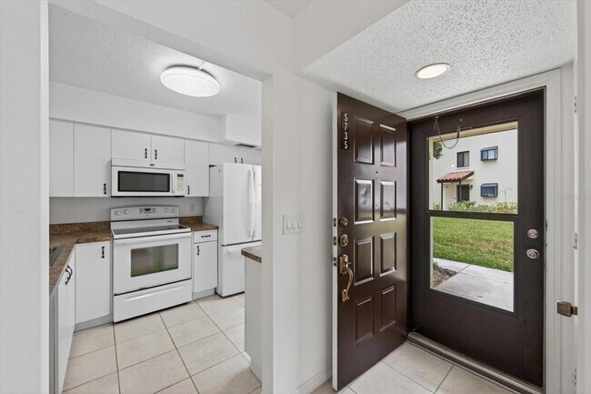 Building Photo - 5735 Gardens Dr