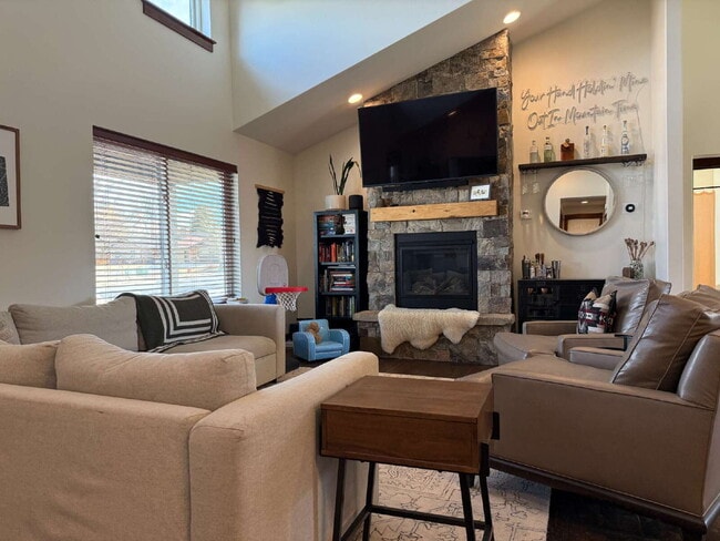 Building Photo - Stunning Single Level Home with Sprawling Fenced Yard