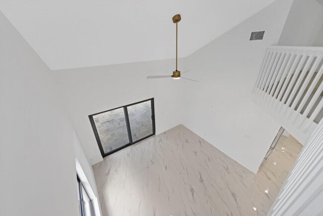 Building Photo - 542 Canoe Point