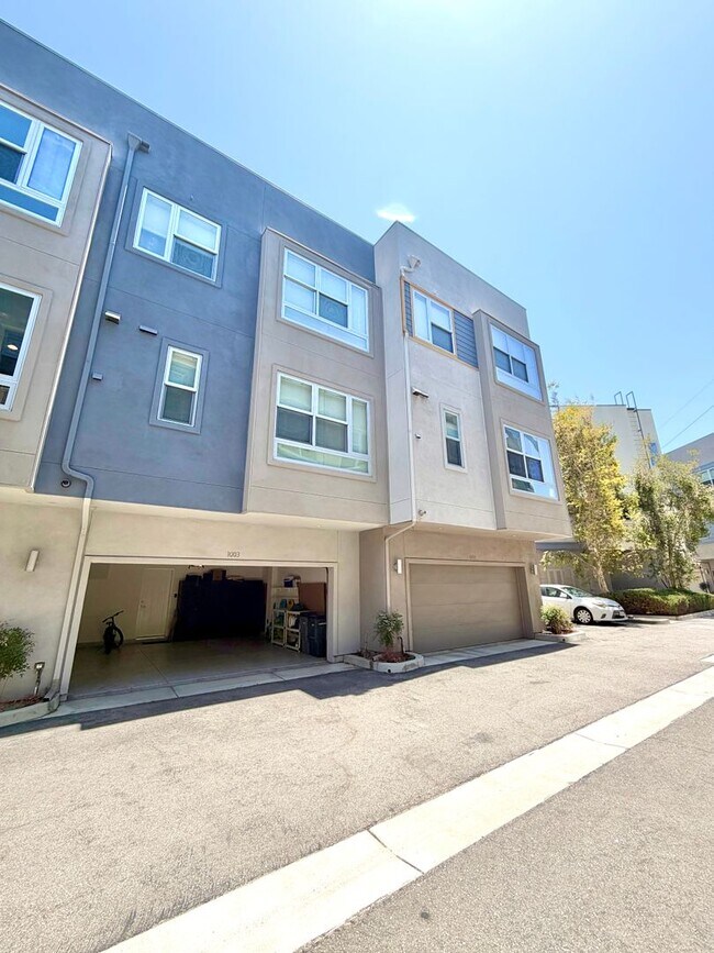 Building Photo - Furnished 3-BR/3-BA Townhouse w/ Giant Roof deck, 2-Car Garage, EV Hookup