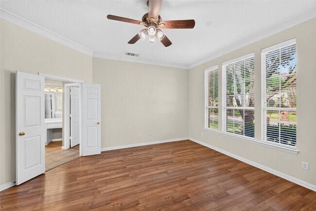 Building Photo - 8701 Mandevilla Dr