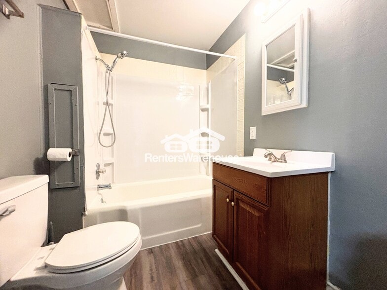 Building Photo - 212 N 13th St