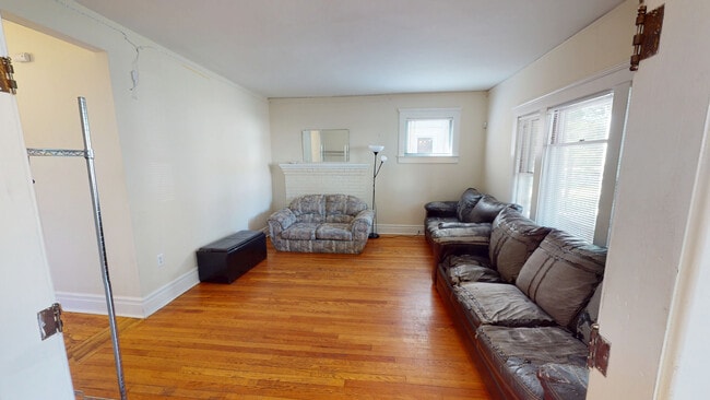 Building Photo - 1141 S Forest Ave