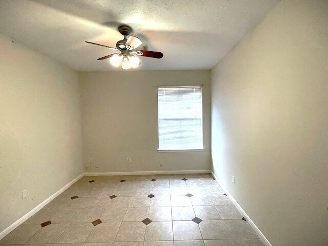 Building Photo - 1815 Rustic Oak Ln