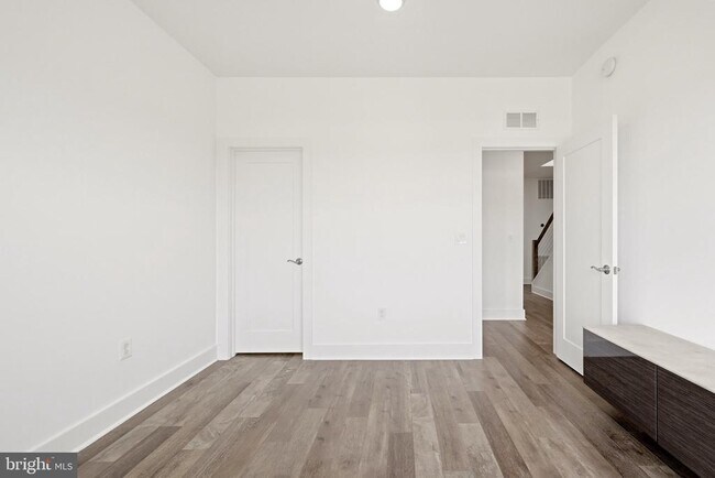 Building Photo - 44824 Tiverton Sq