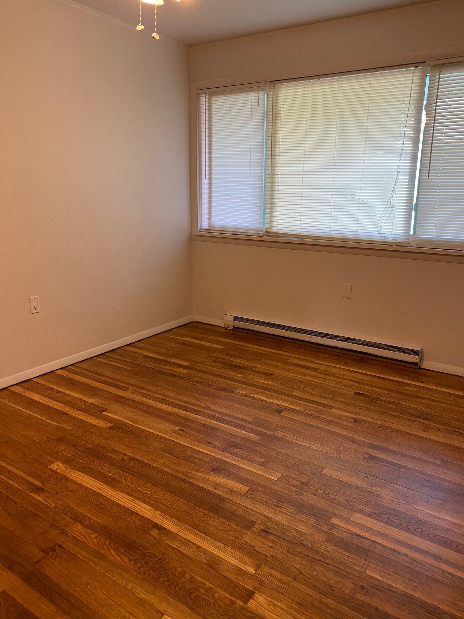 Large Bedroom-faces Beaver Ave - 712 W Beaver Ave